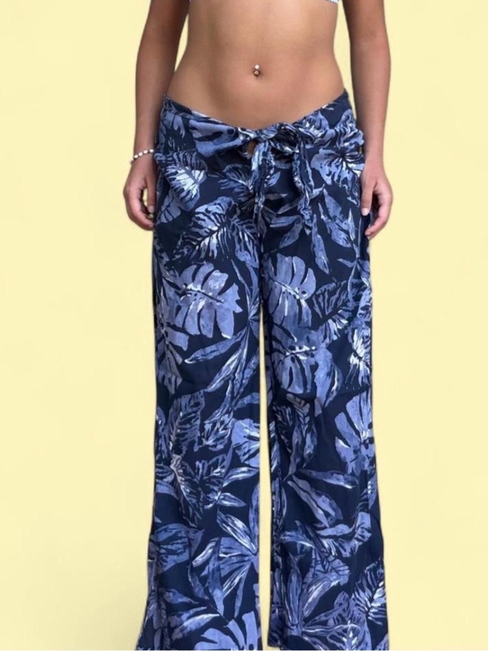 Women's low rise Navy Blue Tropical Print Wide-Leg Pants